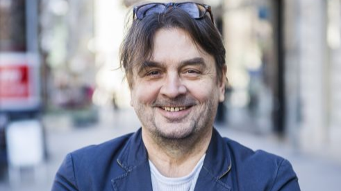 Jókedvvel adni