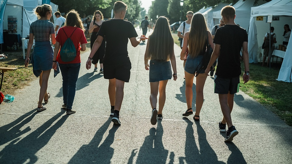 „Szolgáljatok az Úrnak örömmel, menjetek eléje vigadozva!” – avagy Csillagpontozás három megvilágításból