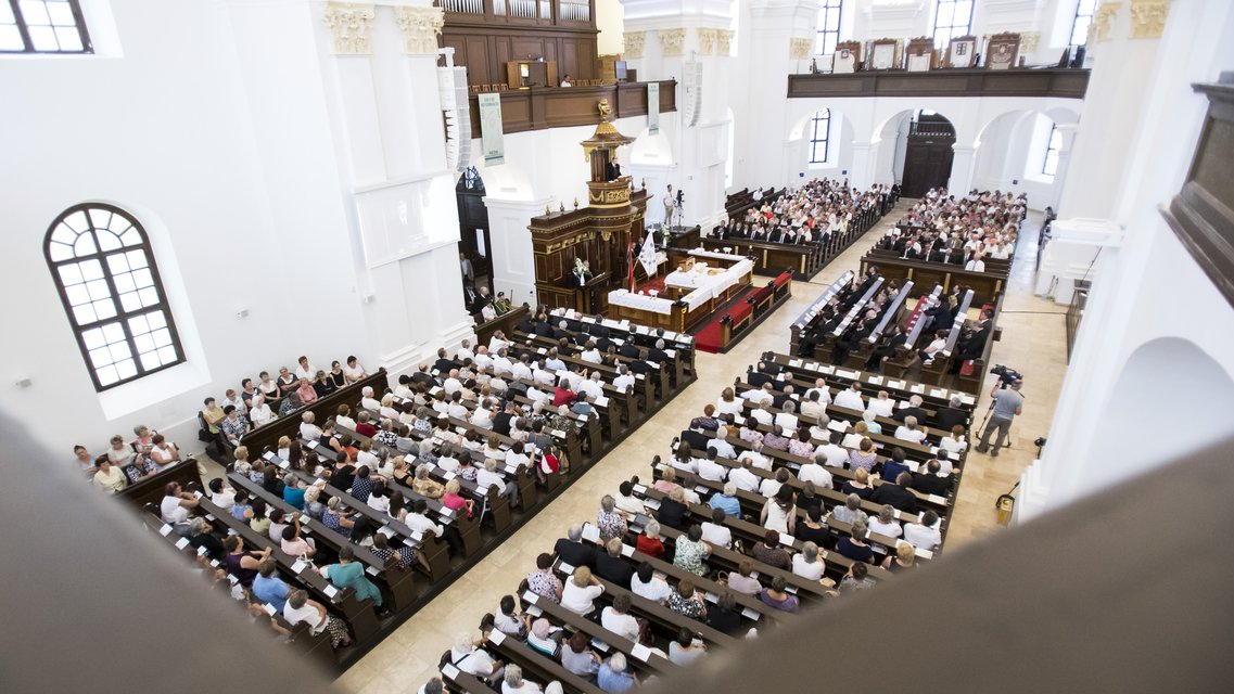 Mostantól maszk nélkül is látogathatók a református istentiszteletek és egyházi rendezvények