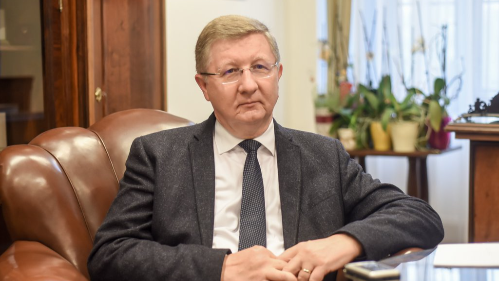 Megmaradni embernek - beszélgetés Dr. Fekete Károly püspökkel