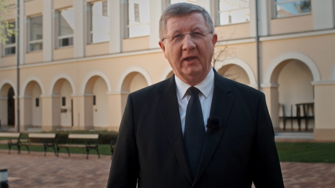 Fekete Károly tiszántúli püspök áhítata Húsvét ünnepén