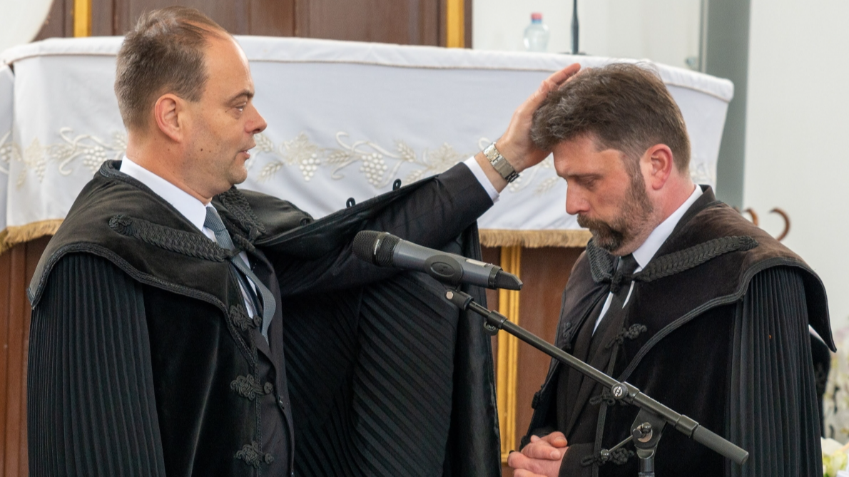 Beiktatták Szabó János lelkipásztort