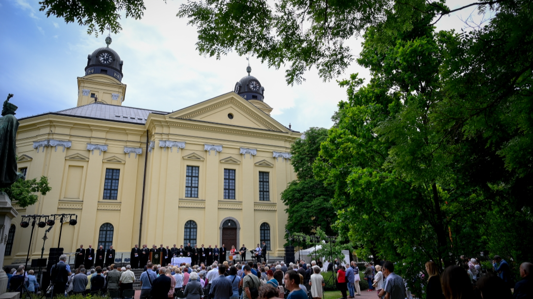 Lelki házzá, egyházzá