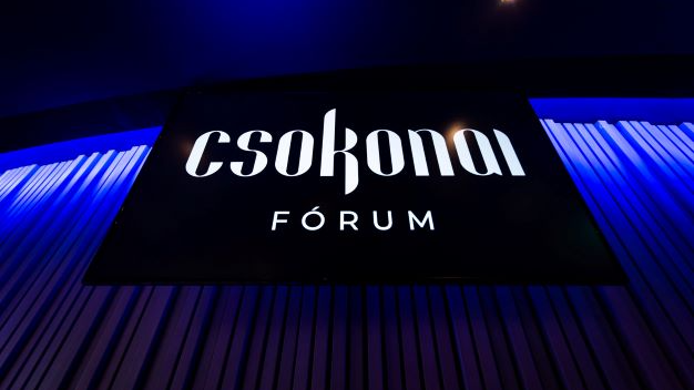 Átadták a Csokonai Fórumot