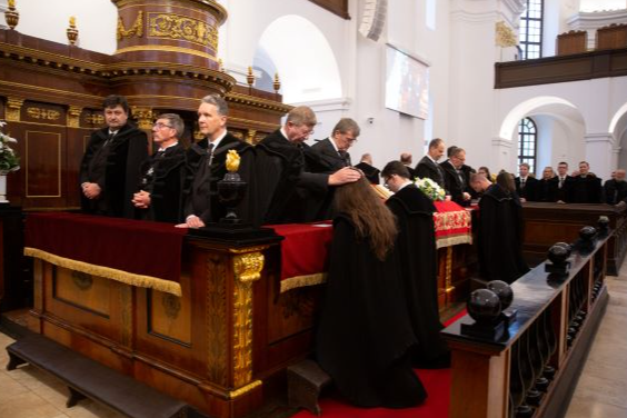 Tizenhat új lelkész az egyház szolgálatában