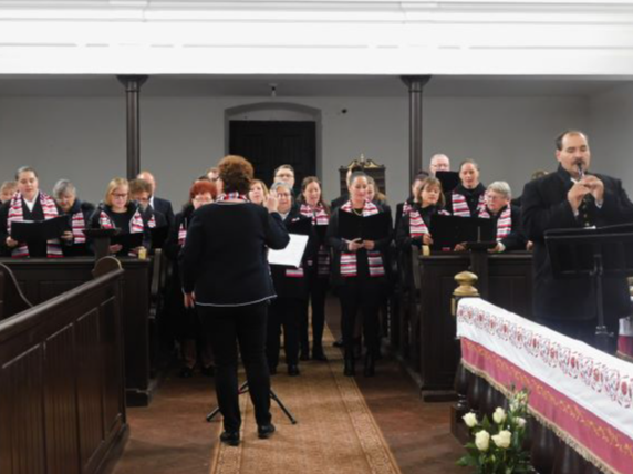 Hálaadó ének zengett Esztárban