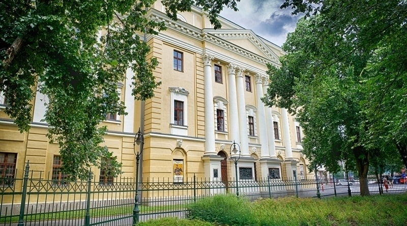 Tárlatvezetésekkel, bemutatókkal készül március 15-re a Református Kollégium Múzeuma!