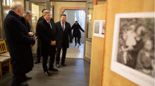 Ünnepi istentiszteleten nyitották meg a Révész Imre-kiállítást és emlékszobát az Árpád téri templomban