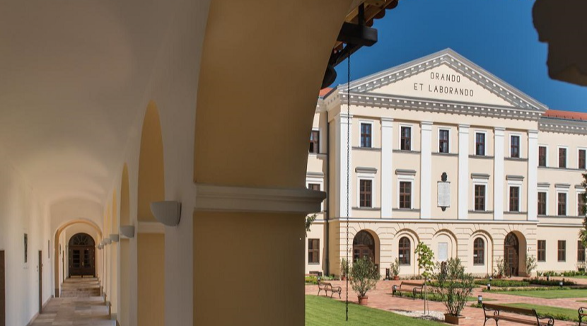 Felnőttképzési lehetőségek a Debreceni Református Hittudományi Egyetemen