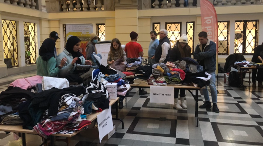 Jótékonysági gardróbvásárt szervezett a Debreceni Egyetem és a református egyetemi gyülekezet