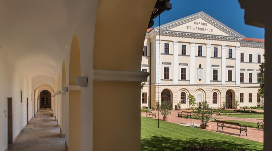 Nyílt napon mutatkozik be a Debreceni Református Hittudományi Egyetem