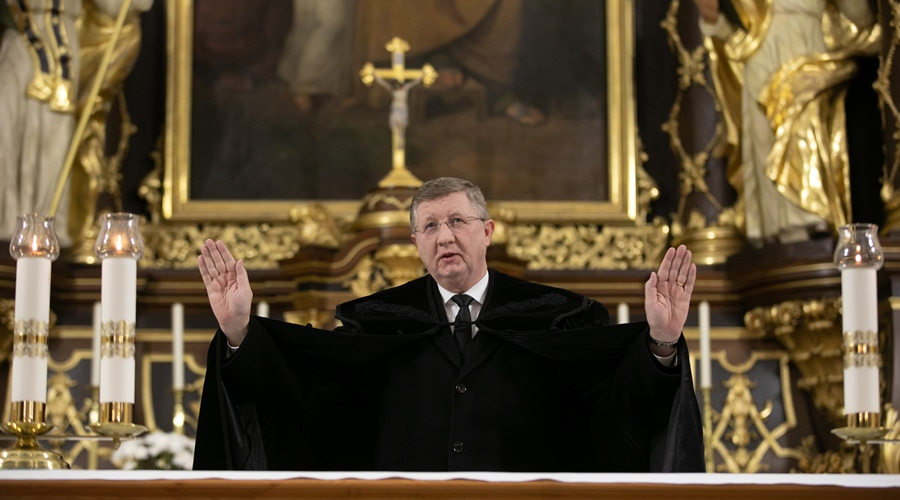 Kifosztottból felebarát