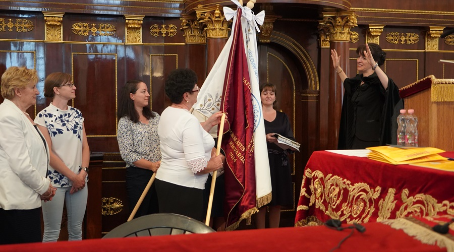 „Megtartani a Lélek egységét a békesség kötelékével”