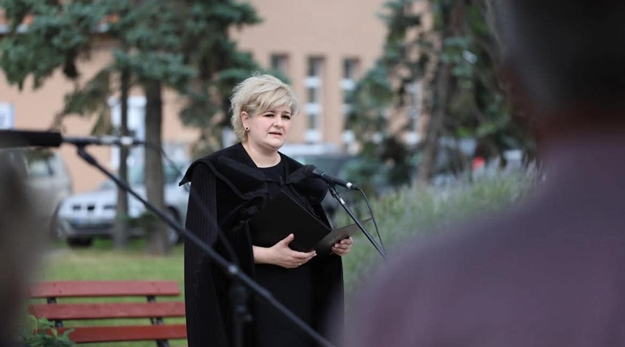 „Hiszem, hogy ebben a világban mi lehetünk Isten kinyújtott karjai”