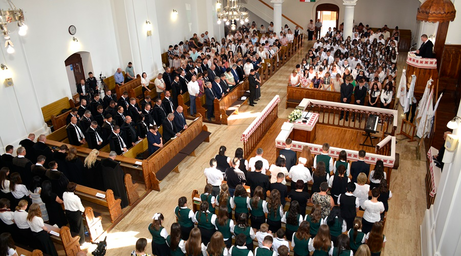 Hálaadó ünnepi tanévkezdő istentiszteletet tartott a Kárpátaljai Református Egyházkerület