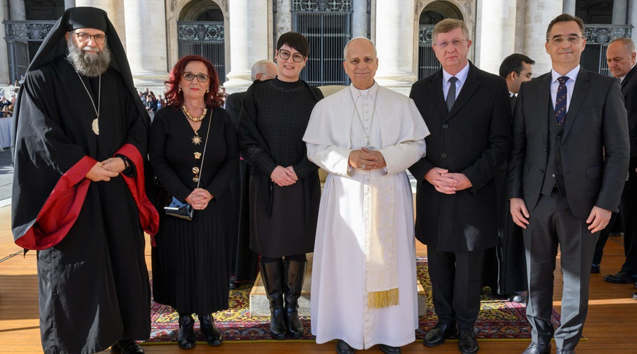 Debreceni küldöttség vitt adventi ajándékot Rómába