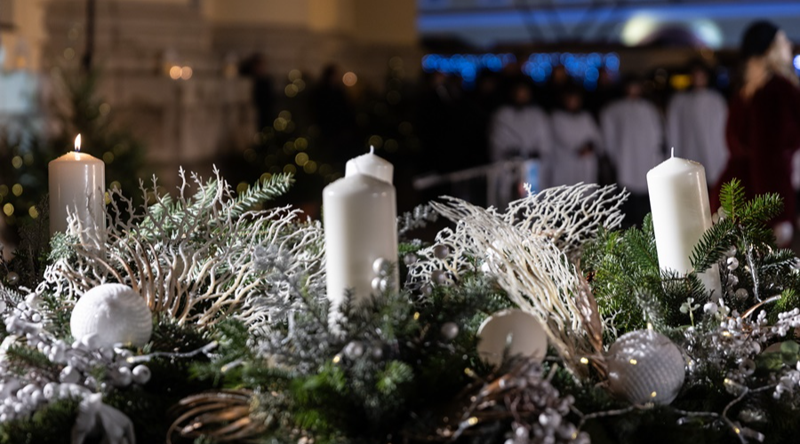 Püspöki részvétellel gyújtották meg az első adventi gyertyát Debrecenben