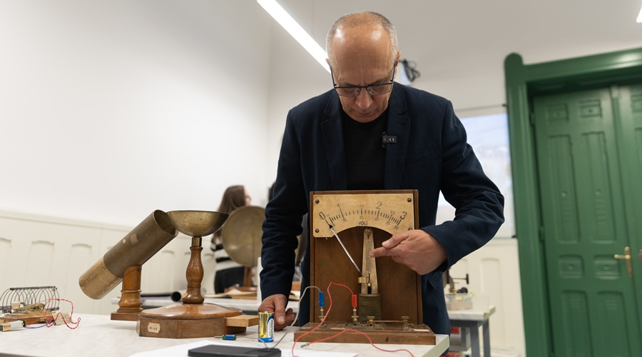 A 19. század közepén használt eszközöket próbálhatták ki a debreceni református középiskola diákjai