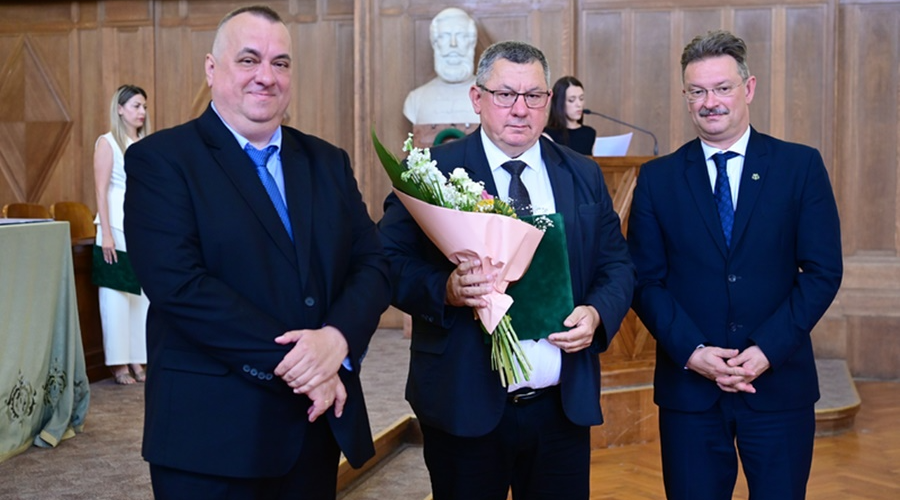 A Debreceni Egyetem rangos elismerését kapta meg egyházkerületünk oktatási tanácsosa