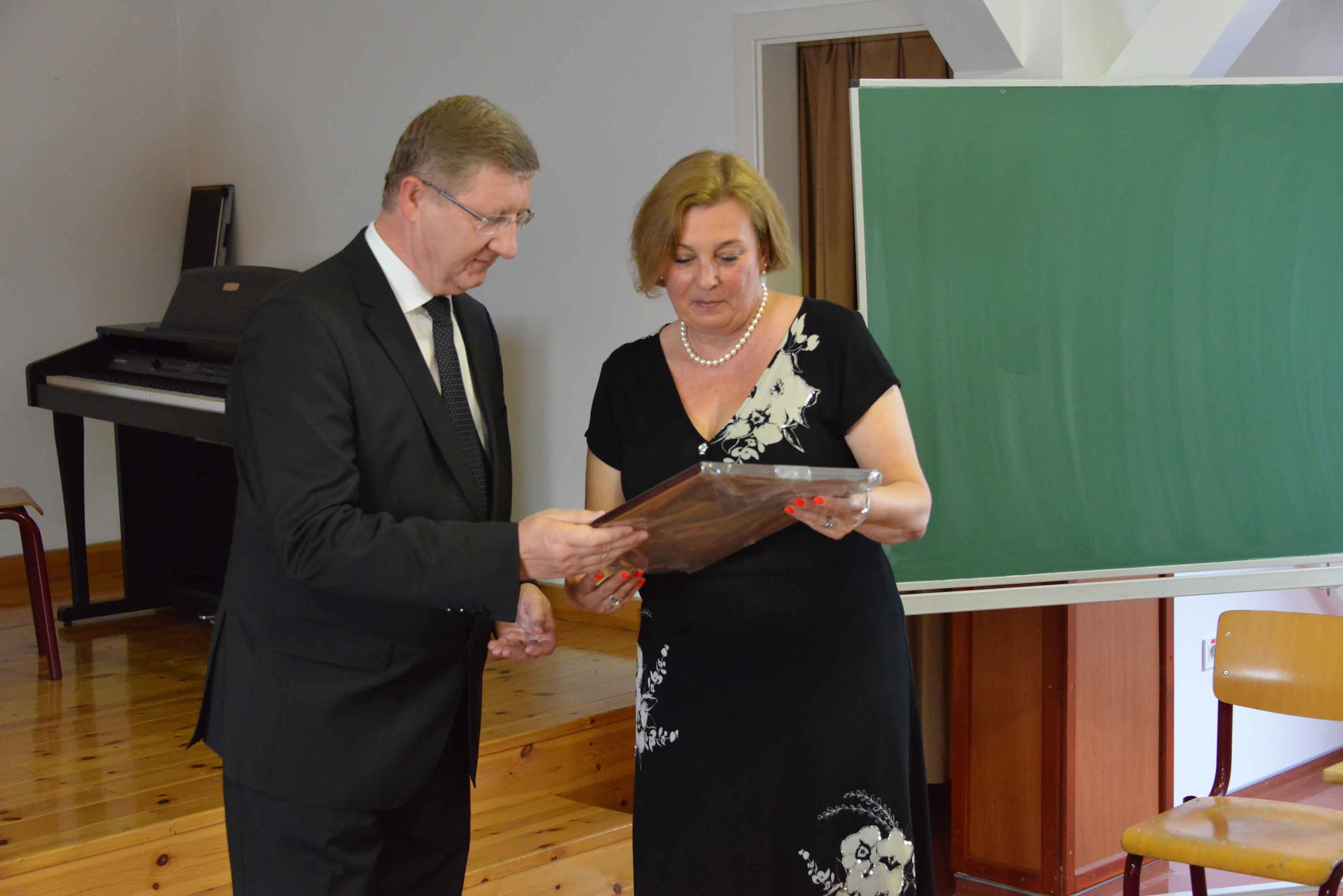 Ilyés Ilona igazgató búcsúztatása a DRK Dóczy Gimnáziumából