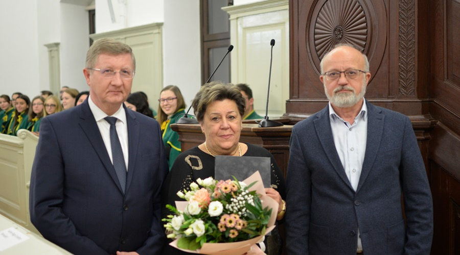 Alázattal, szeretettel, nagy munkabírással