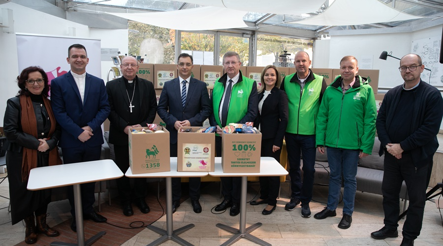 Teljes az összefogás Debrecenben adventi adományok gyűjtésében