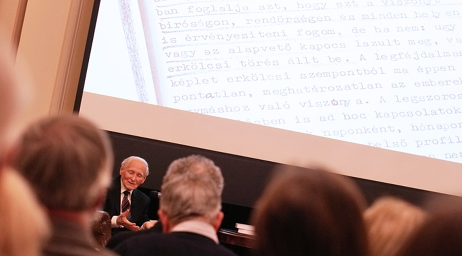 Veszélyes lelkészképesítő dolgozatot mutattak be a Debreceni Református Kollégiumban - interjú