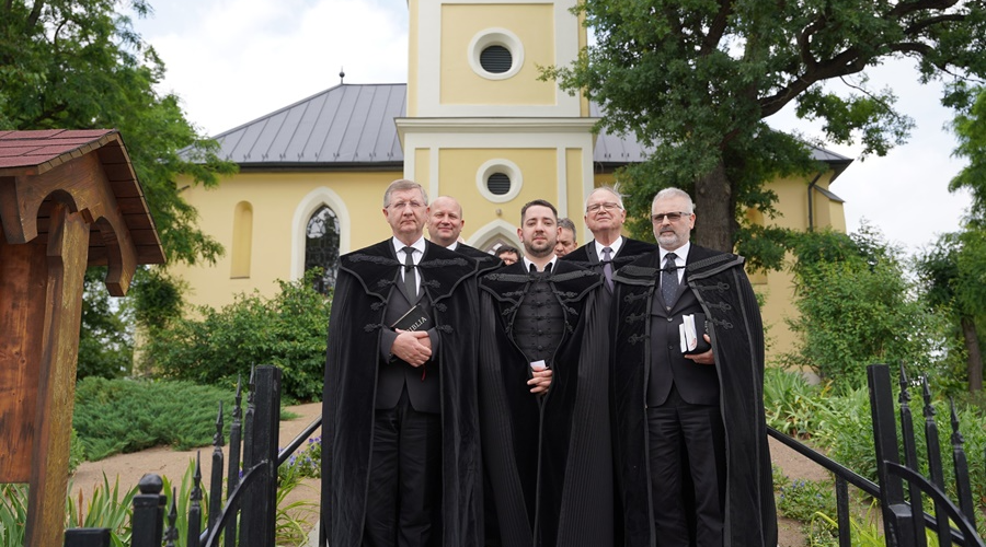 A felújított nyírtassi templomban szolgált pünkösd hétfőjén az egyházkerület püspöke