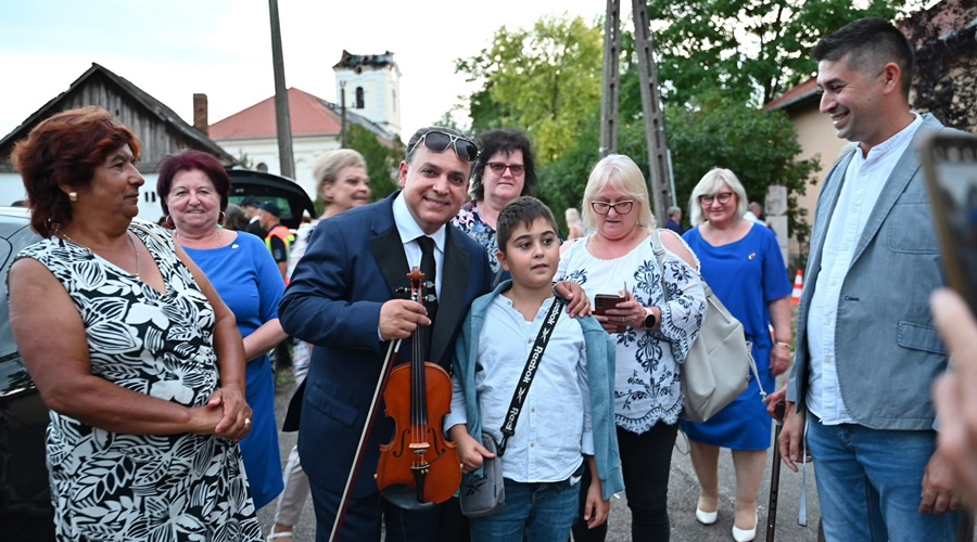 Mága Zoltán adott jótékonysági koncertet a sápi templom helyreállítását támogatva
