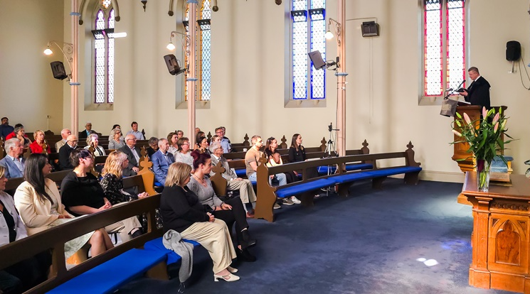 Melbourne-be érkezett Fekete Károly püspök